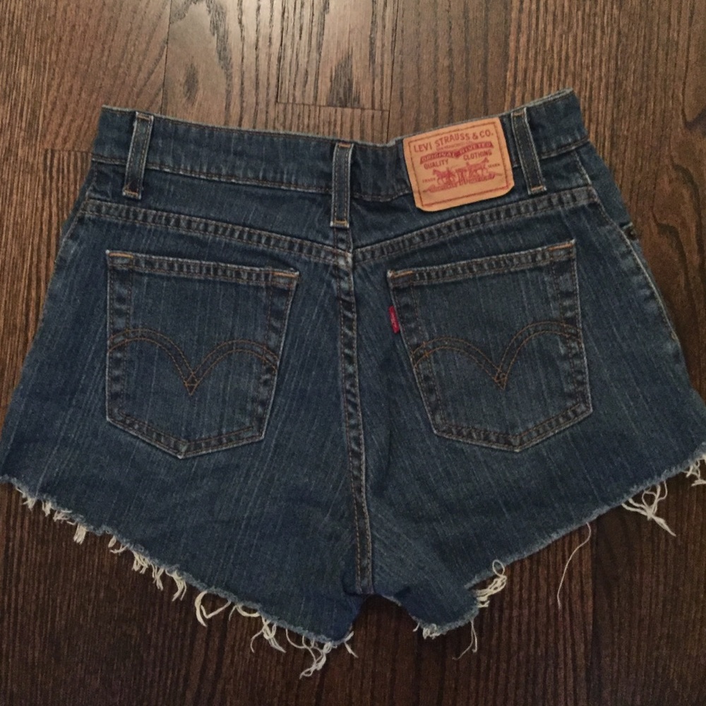 VINTAGE LEVIS HIGH WAISTED SHORTS
